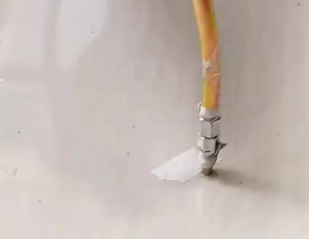 石泉瓷砖空鼓维修公司专业解答在瓷砖铺贴过程中，如果使用的砂料过粗（如全部使用了粗砂），可能会导致以下问题