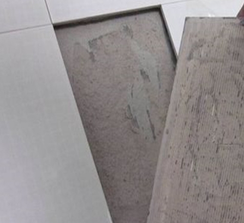 石泉瓷砖空鼓维修公司分享瓷砖铺贴时如果打浆（即涂抹在瓷砖背面和基层上的砂浆或瓷砖胶）过少，会带来以下问题